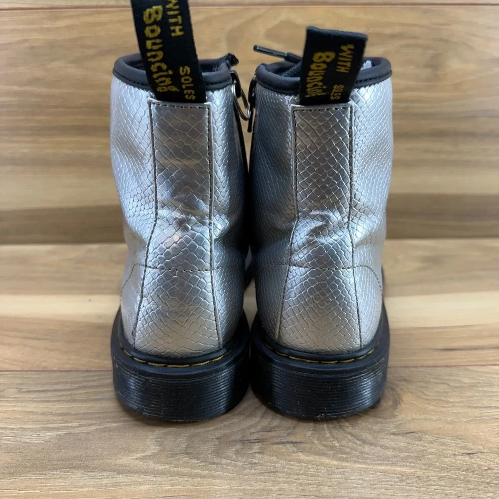 Dr Martens Combat Boots‎ Girls Youth Size 4 Metallic Silver Snake Print Punk